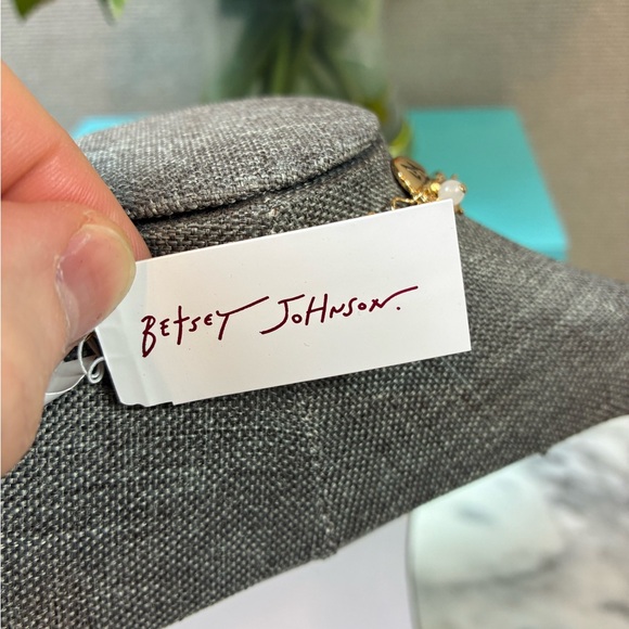 NWT Betsey Johnson Lucky Four Leaf Clover St Patrick’s Day Pendant Necklace 🍀 - Picture 6 of 6